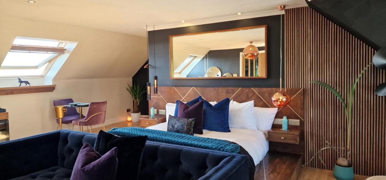 New Amazing The Black Wolf Suite The Grumpy Schnauzer B&B Эйрдри Экстерьер фото